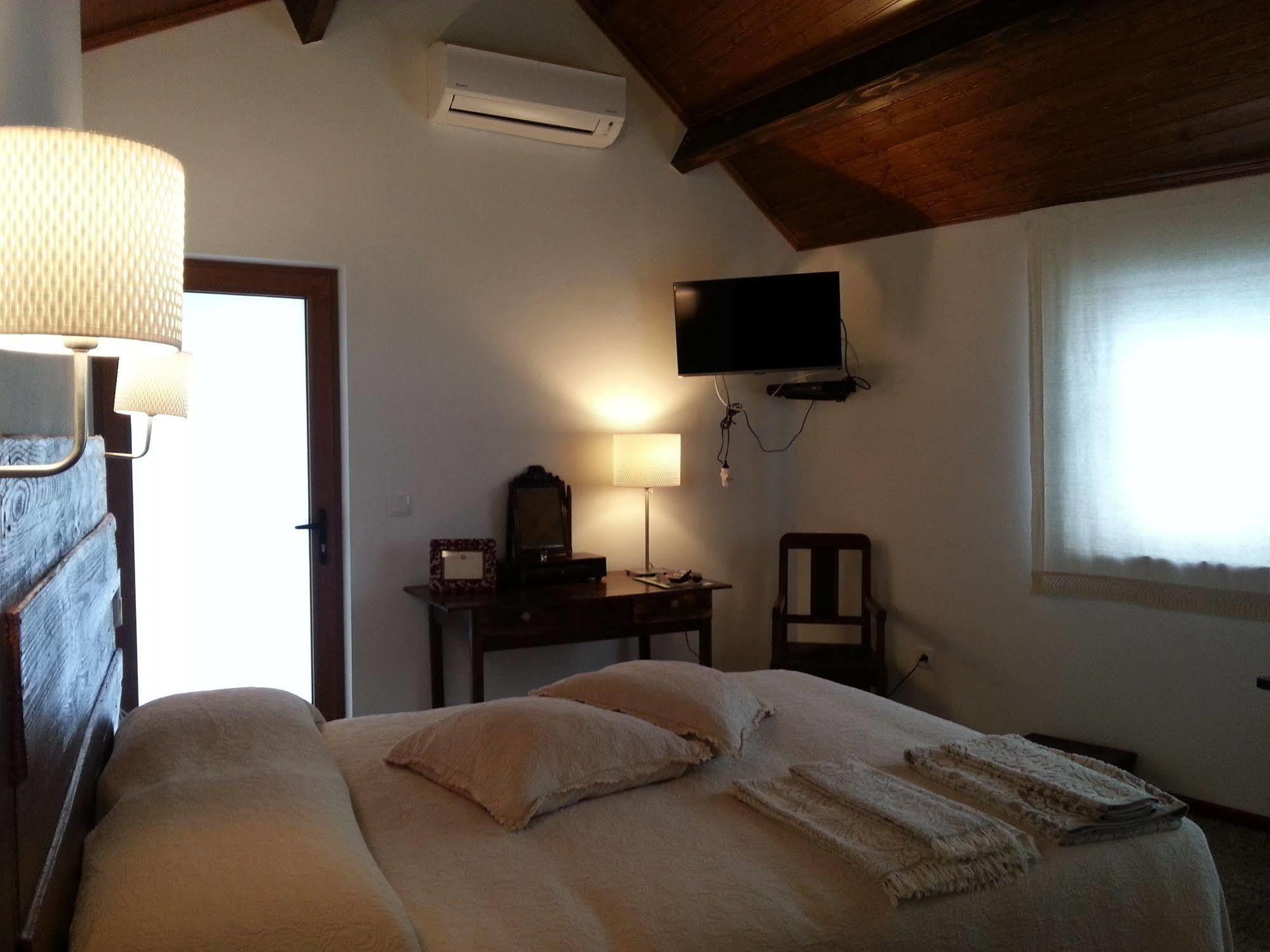 O Ze Ja Dormiu Aqui Villa Celeiros Luaran gambar